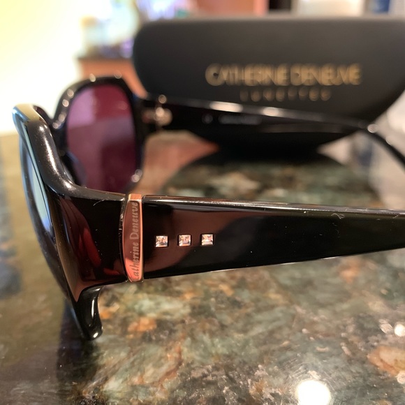 Catherine Deneuve CD-602 Sunglasses - Picture 4 of 5